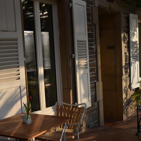 Weingut Erbes-Henn Hotel Urzig Bagian luar foto