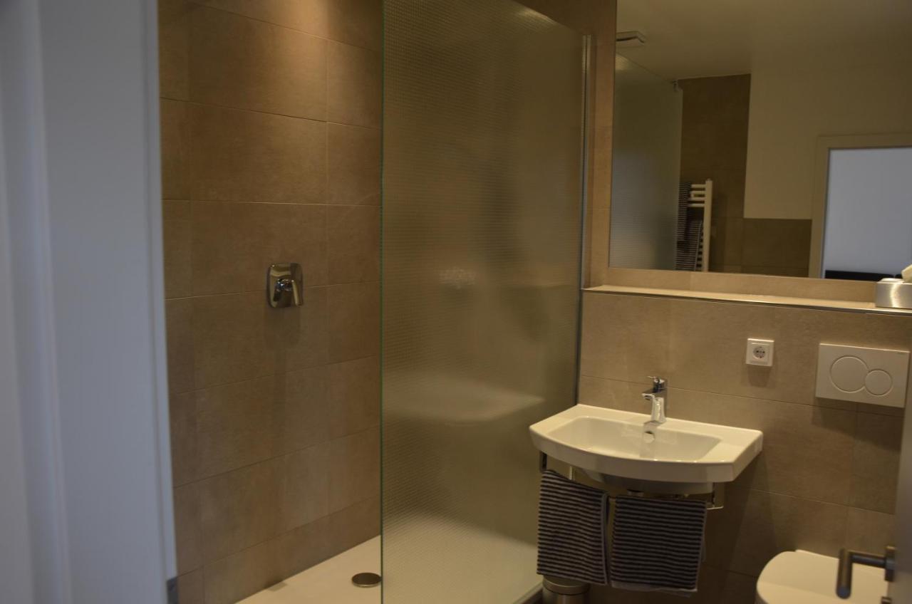 Weingut Erbes-Henn Hotel Urzig Bagian luar foto