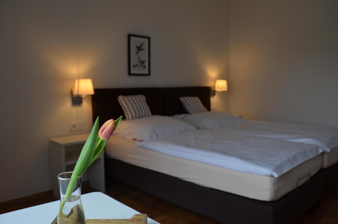 Weingut Erbes-Henn Hotel Urzig Bagian luar foto