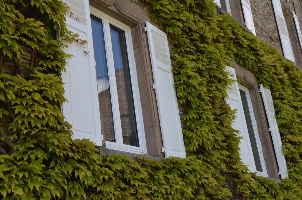 Weingut Erbes-Henn Hotel Urzig Bagian luar foto